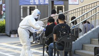 Južná Kórea má nové ohniská nákazy, sprísňuje opatrenia