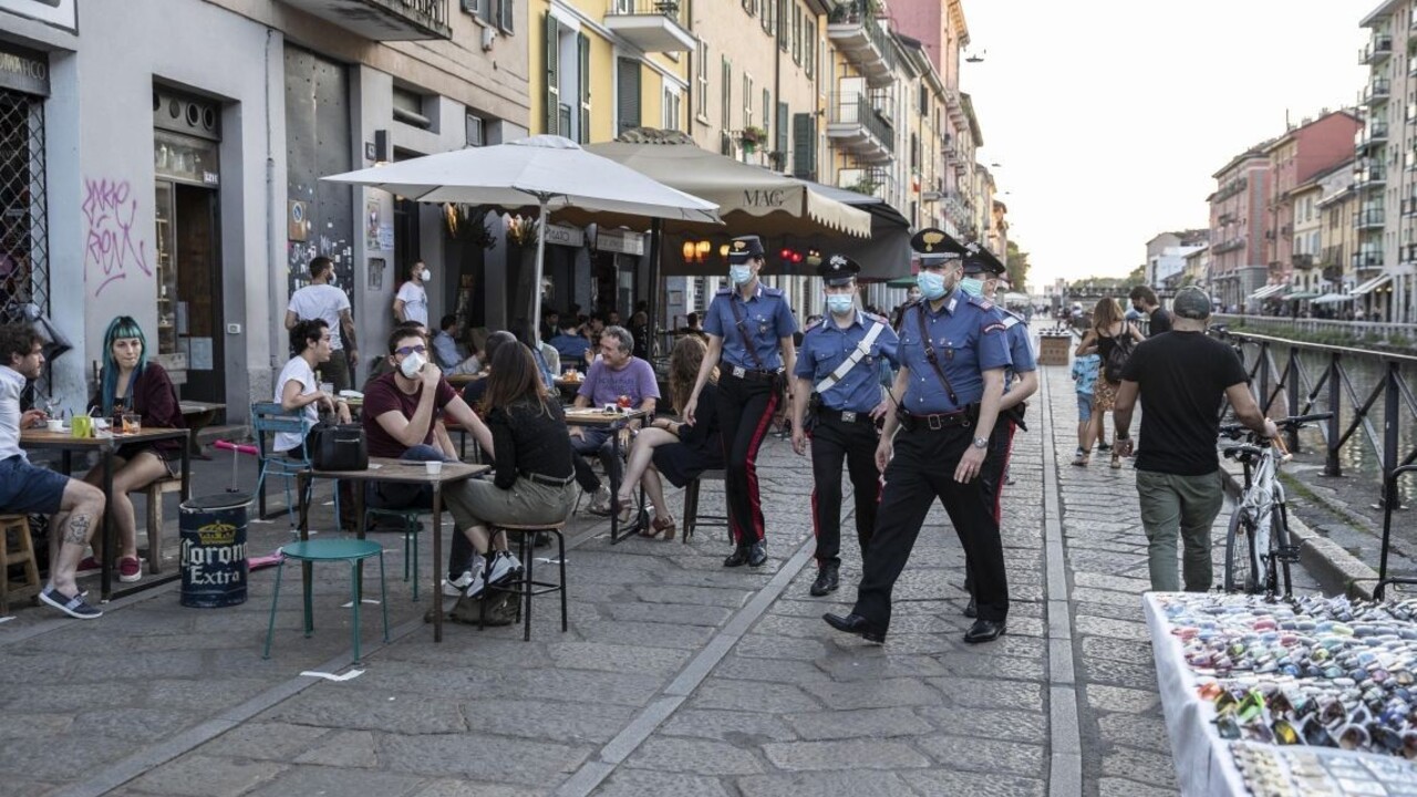 Deti budú musieť nosiť rúška, Taliani otvoria školy až po lete