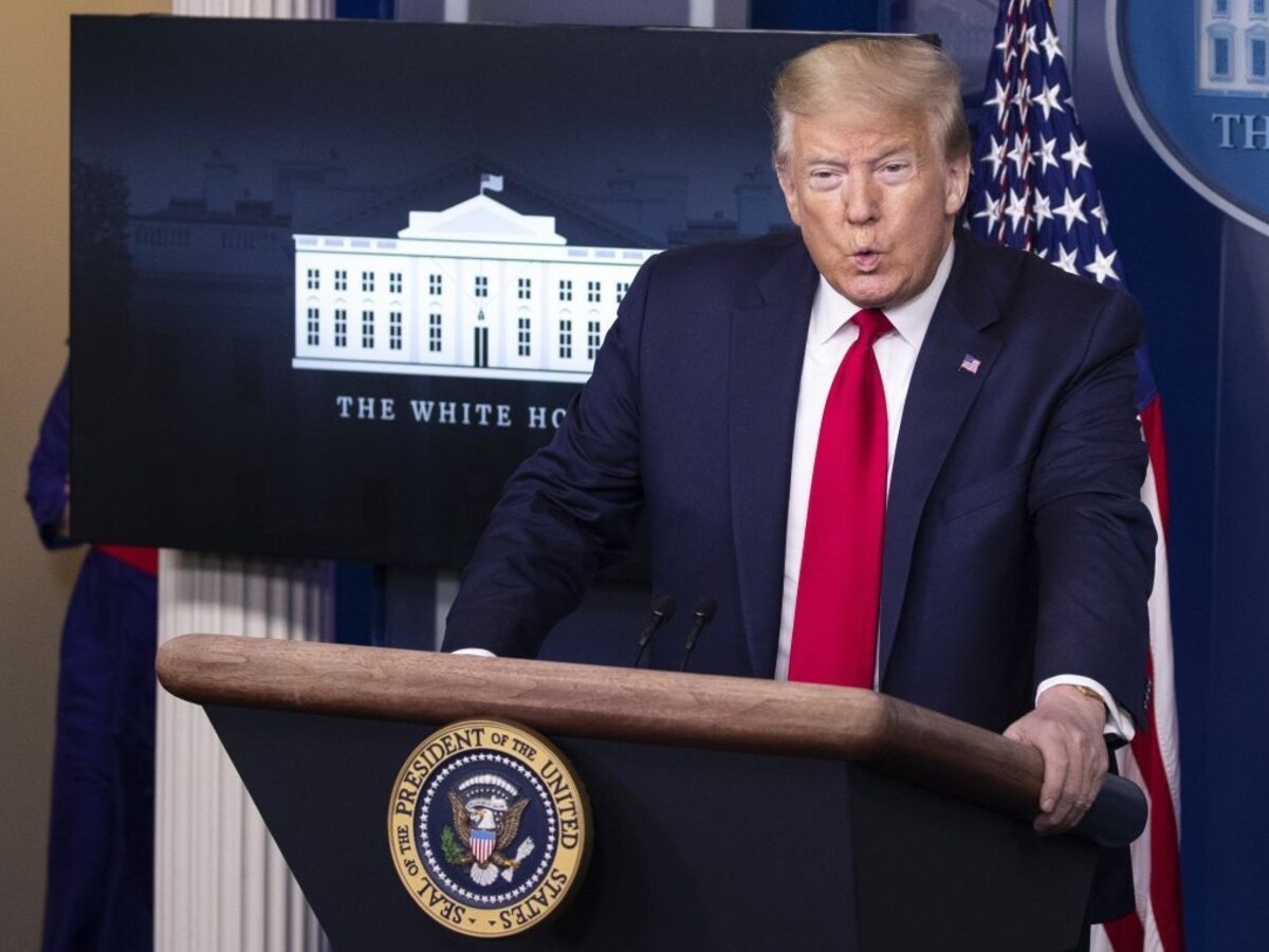Twitter vracia úder. Skryl Trumpov príspevok o násilnostiach