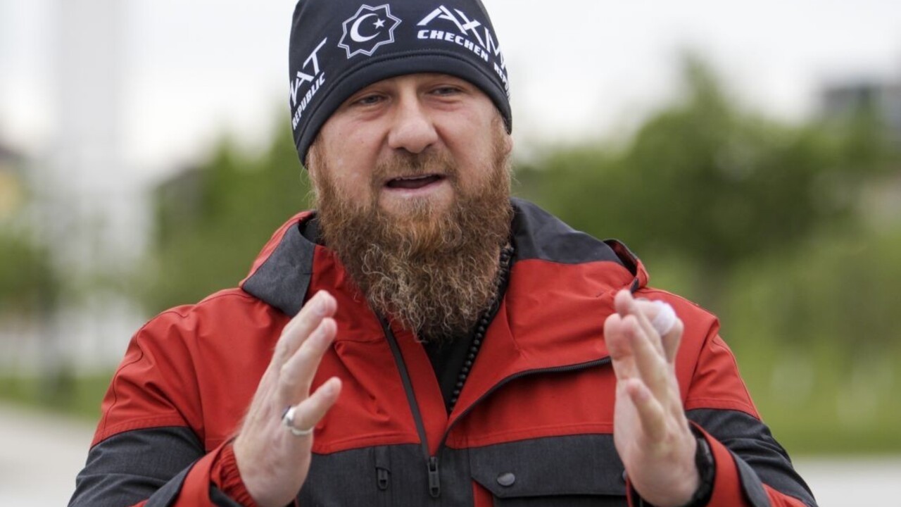 Som živý a zdravý, ozval sa čečenský prezident. Mal sa nakaziť