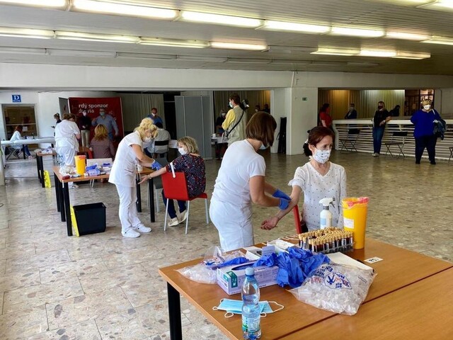 Ružinovskí učitelia už majú výsledky testov. Všetci sú negatívni