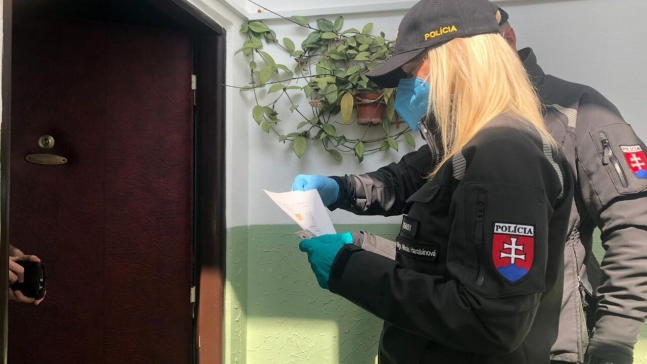 Noví nakazení ani obete nepribudli, do lavíc sa vrátia školáci