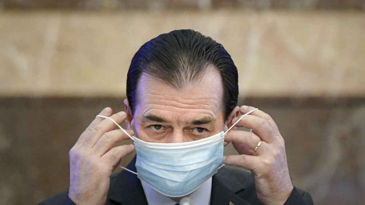 Unikla fotografia, priznal sa. Premiér zaplatil pokutu za rúško