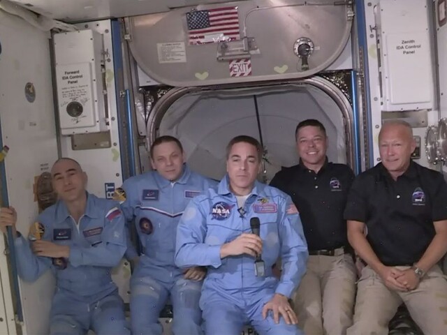 Historický okamih. Crew Dragon sa úspešne spojila s ISS