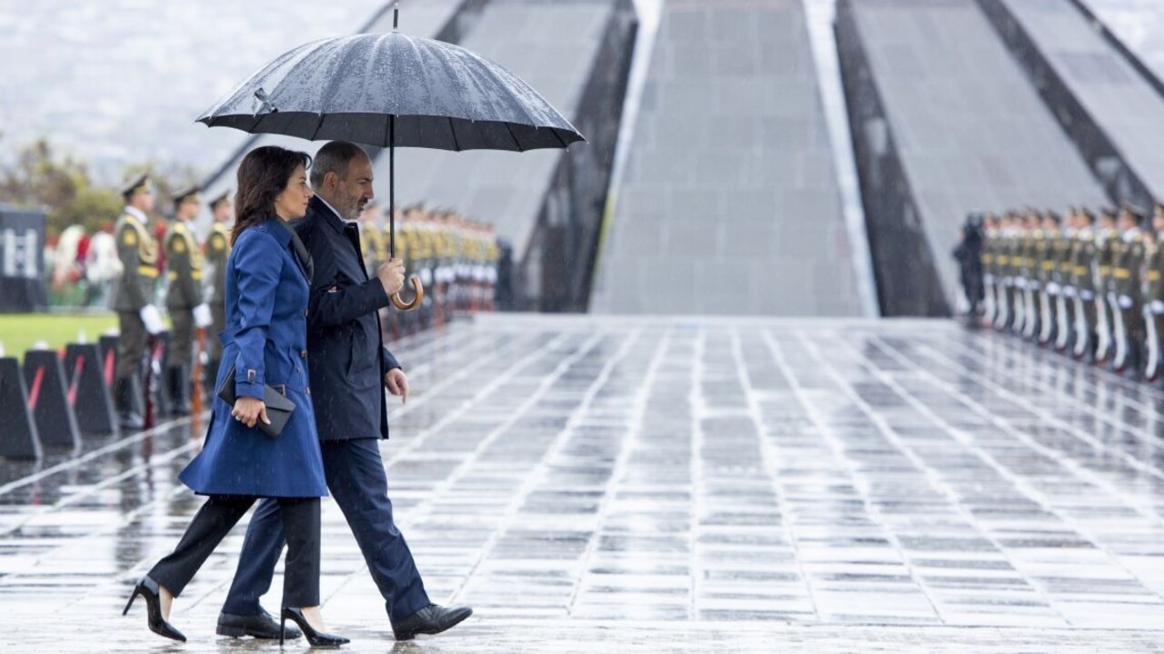 Koronavírus má ďalší premiér. Nakazili sa aj žena a deti