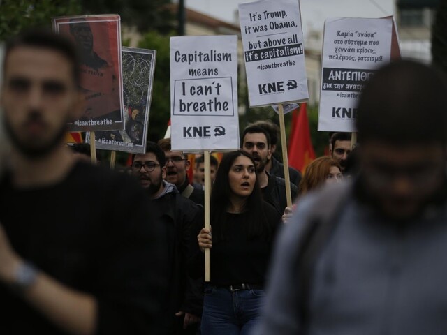 Afroameričan zomrel po zásahu polície. Udusenie, ukázala pitva