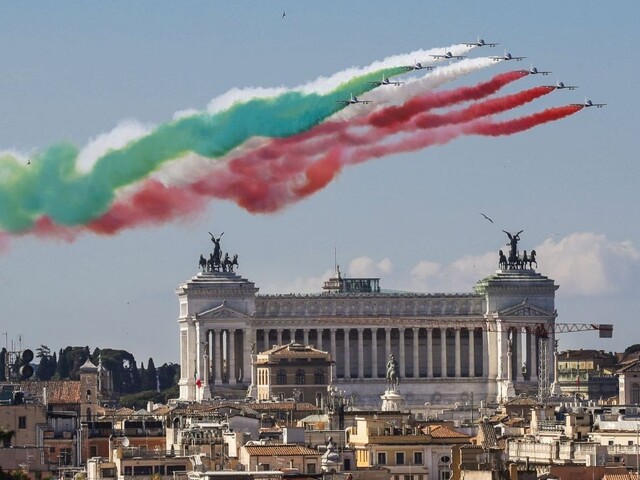 Taliani slávia a hovoria o budúcnosti. Nad Rímom preleteli Tricolori