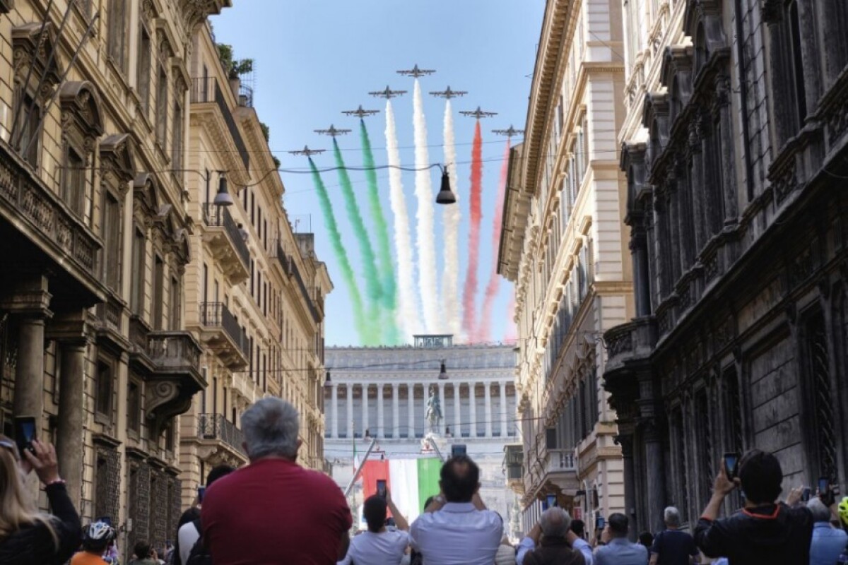italy-republic-day-62713-50539f7b0c03402da209a44e3f47188e_fcbcafe5.jpg