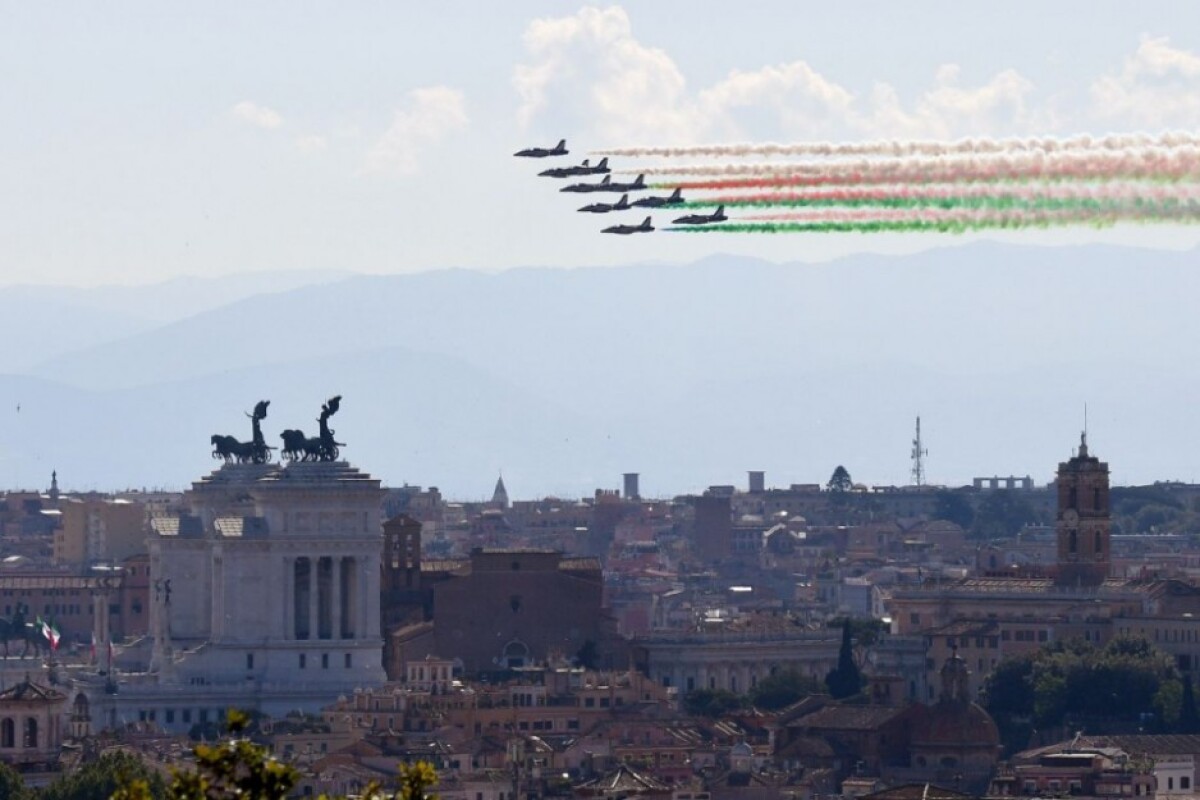 italy-republic-day-39208-c761395473094cb3b9c881d158a5b1da_9a52a781.jpg