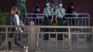 Zranil desiatky detí i riaditeľa. Na ZŠ vyčíňal ochrankár s nožom