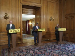 Ministrovi prišlo zle počas prejavu, potvrdili mu koronavírus