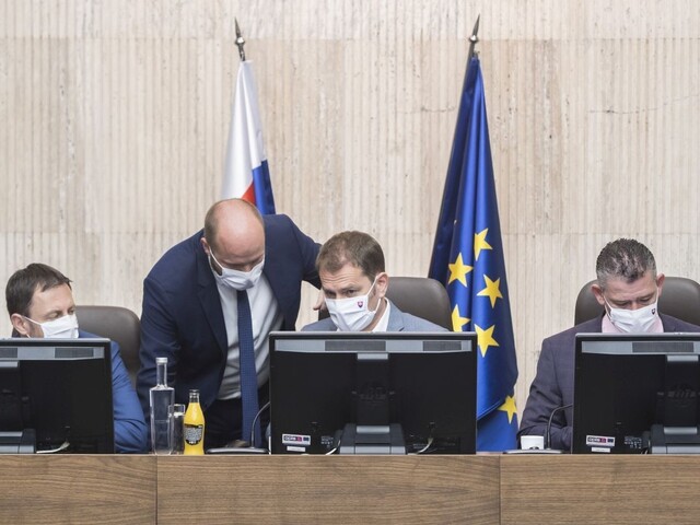 Dokedy potrvá núdzový stav? Vláda počká na odborníkov