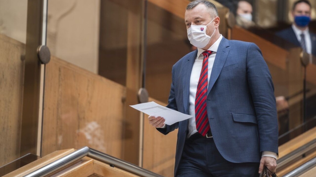 Krajniak o prvej pomoci: Ľuďom sme vyplatili už 206 miliónov