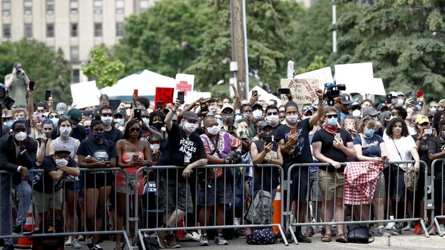 Do protestov v USA zasahujú zahraničné sily, myslí si Barr