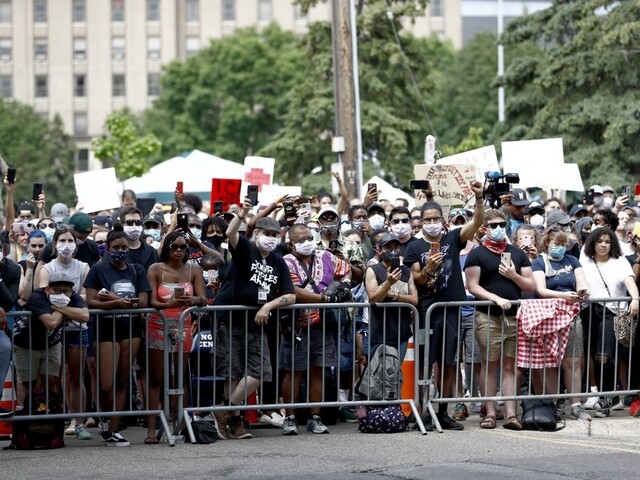 Do protestov v USA zasahujú zahraničné sily, myslí si Barr