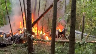 Zrútilo sa lietadlo, posádka neprežila. Stroj zachvátili plamene