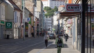 O nedeľnom predaji zatiaľ bez dohody, koalícia možno predloží vlastný návrh