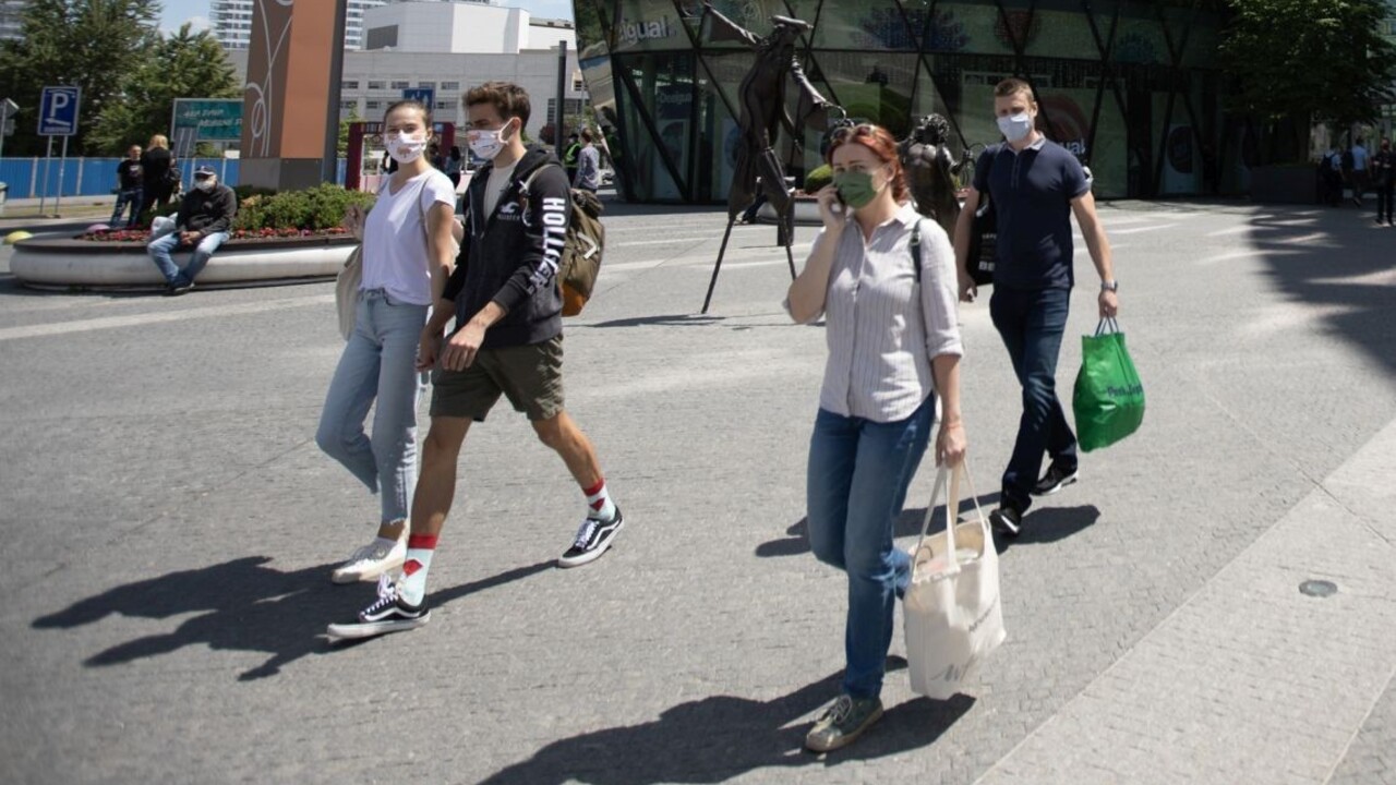 Máme nové prípady. Pravidlá uvoľňujú i štáty, kde sa stav zhoršuje