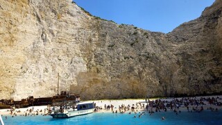 Gréci otvorili bary i nočné kluby, chcú plnohodnotnú letnú sezónu