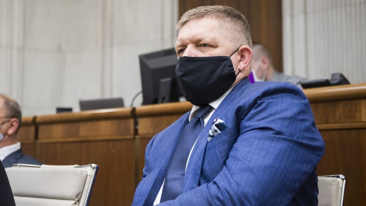 Mimovládka chce vedieť, či sa pri Ficovom pobyte neporušil zákon