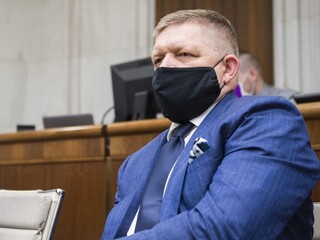 Mimovládka chce vedieť, či sa pri Ficovom pobyte neporušil zákon