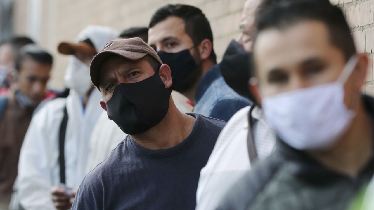 Rúška fungujú, zistili vedci. Porovnávali situáciu v mestách