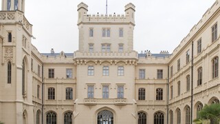 Lídri V4 sa zišli v Ledniciach, rokovali aj o záchrannom balíku EÚ