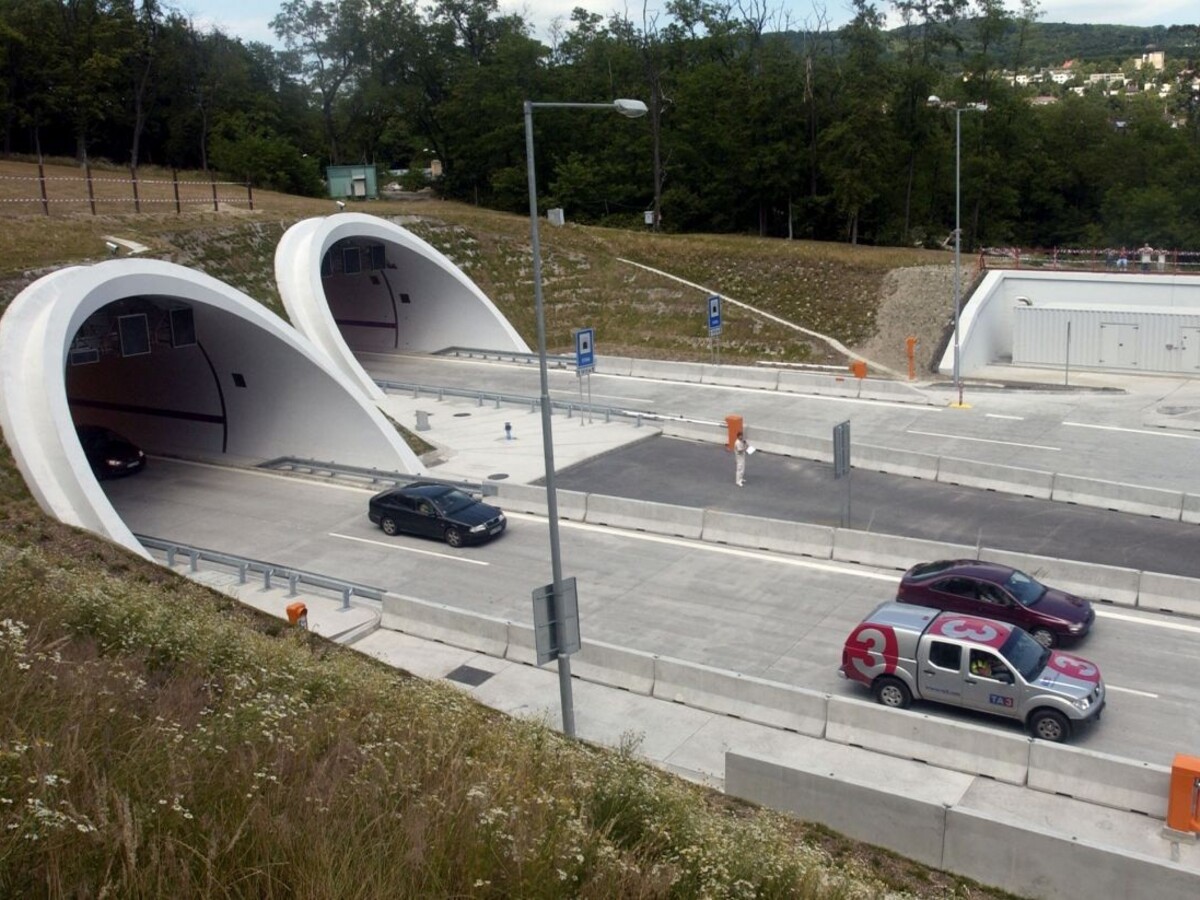 Vodiči, pozor. Uzatvoria tunel Sitina aj úsek diaľnice D1