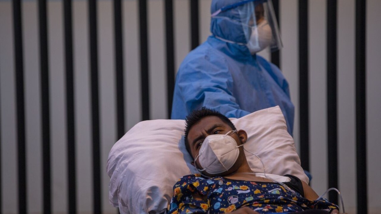 Vírus zďaleka nie je pod kontrolou, zdvíha varovný prst šéf WHO