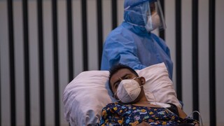 Vírus zďaleka nie je pod kontrolou, zdvíha varovný prst šéf WHO