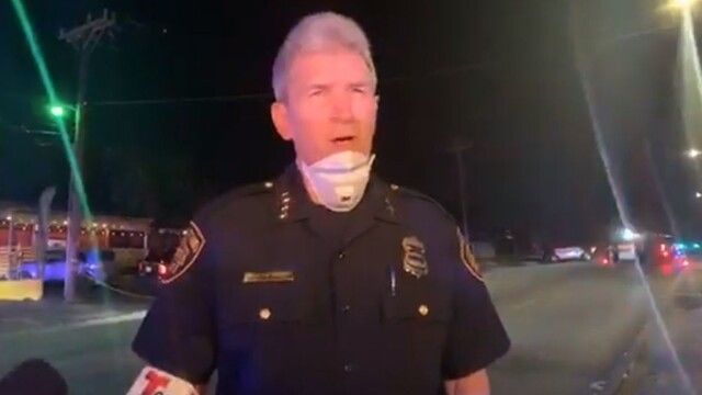 Muža nevpustili do klubu, lebo bol opitý. Odpovedal streľbou