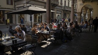 Taliani uvoľnia ďalšie opatrenia, otvoria aj kiná a divadlá