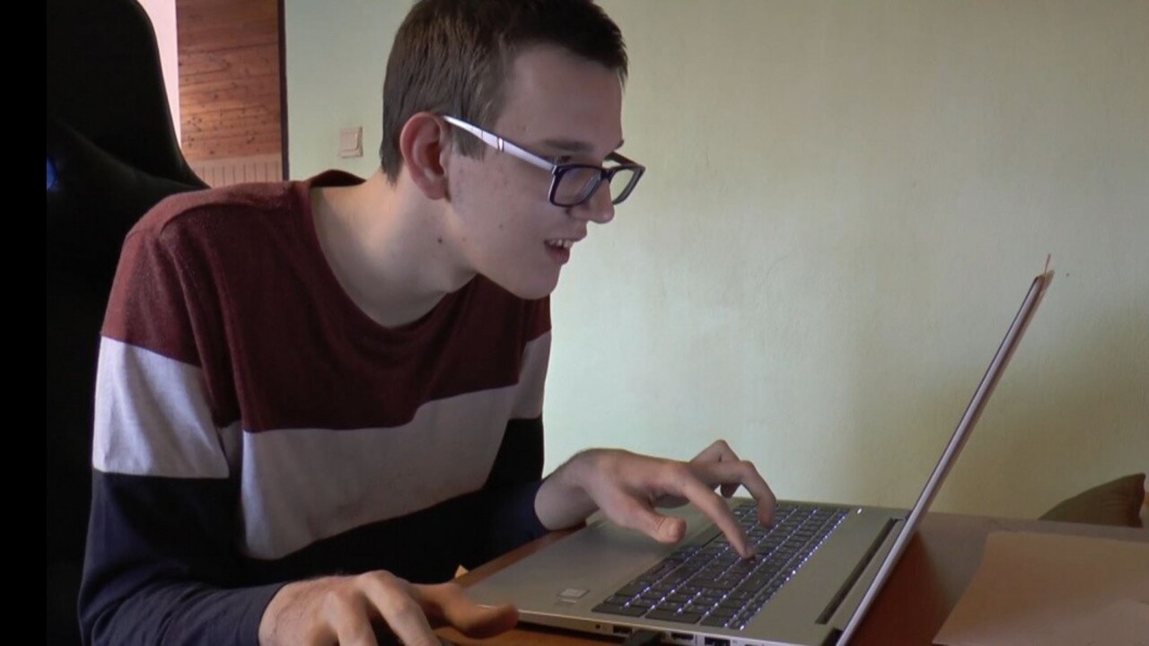 Súrodenci Ján a Tomáš s telesným aj mentálnym postihnutím žijú vo svojom svete, potrebujú bezbariérovú kúpeľňu