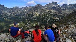V Tatrách sa skončila sezónna uzávera chodníkov, turisti sa dostanú ďalej