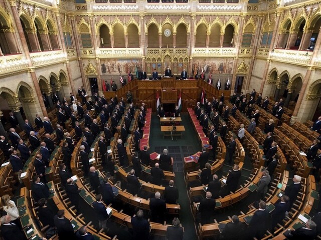 Vládol dekrétmi. Rozhodli o ukončení Orbánových právomocí