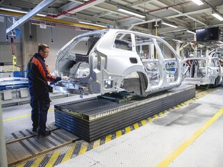 Prepúšťať sa chystá i švédska automobilka, reaguje na dopyt