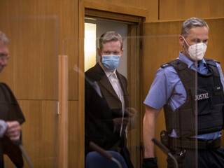 Začal sa súd s extrémistom, ktorý je obvinený z vraždy politika