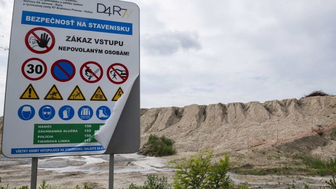 Potvrdili, že násyp na D4R7 poškodila búrka. Bežné, tvrdí stavebník