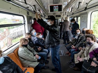 Najviac úmrtí i prípadov. Na Ukrajine nevedia skrotiť nákazu