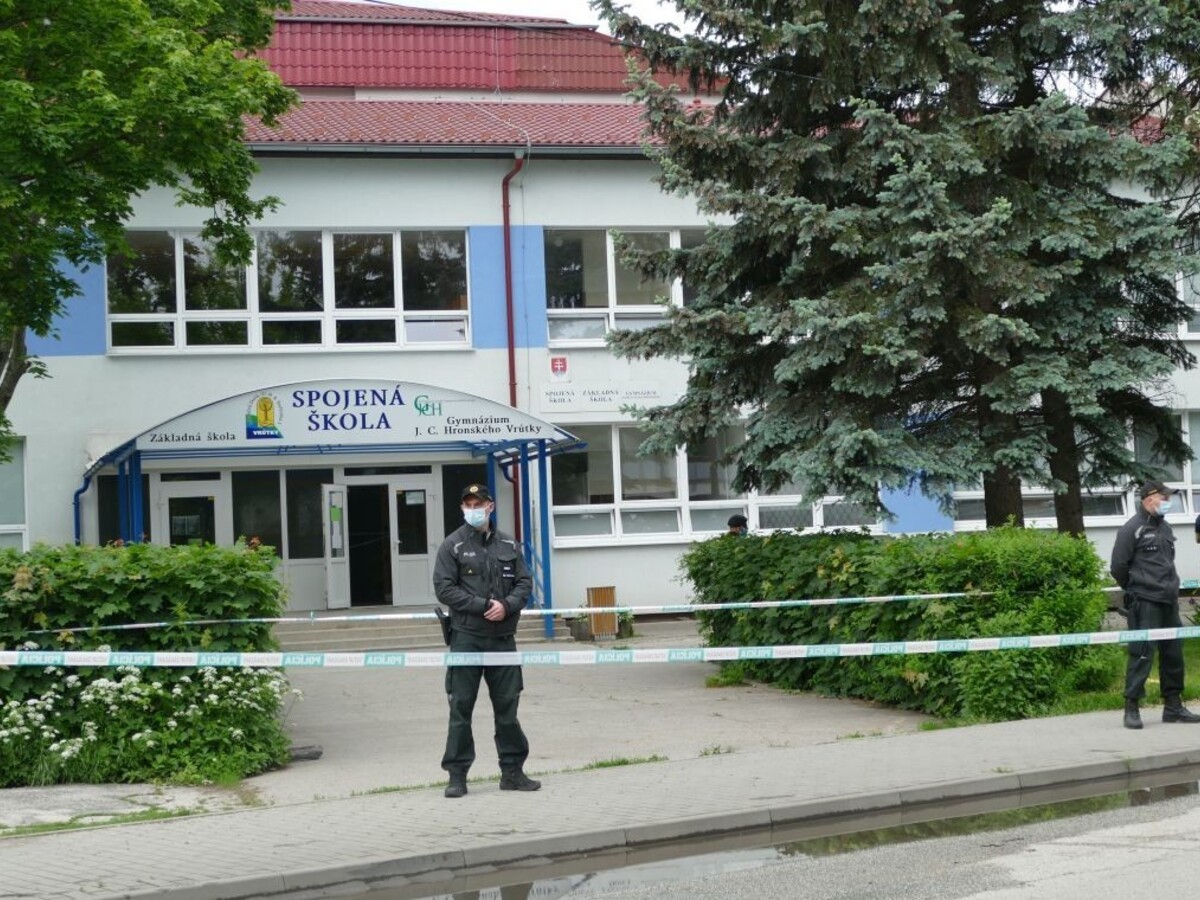 Benčík podáva trestné oznámenie na Mazureka. Ide o útok na školu