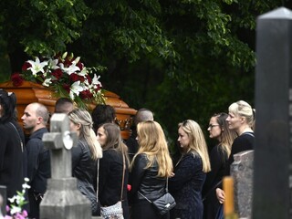 Učiteľ hrdinsky zahynul počas útoku, lúčili sa s ním stovky ľudí