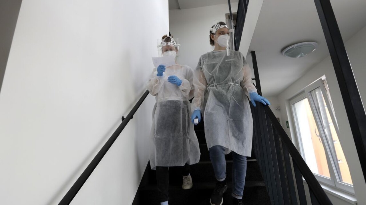 Otestovali vyše tisíc ľudí, na Slovensku opäť pribudli nakazení