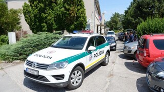 Je to na dlhšie. NAKA môže Sklenku vypočúvať niekoľko dní