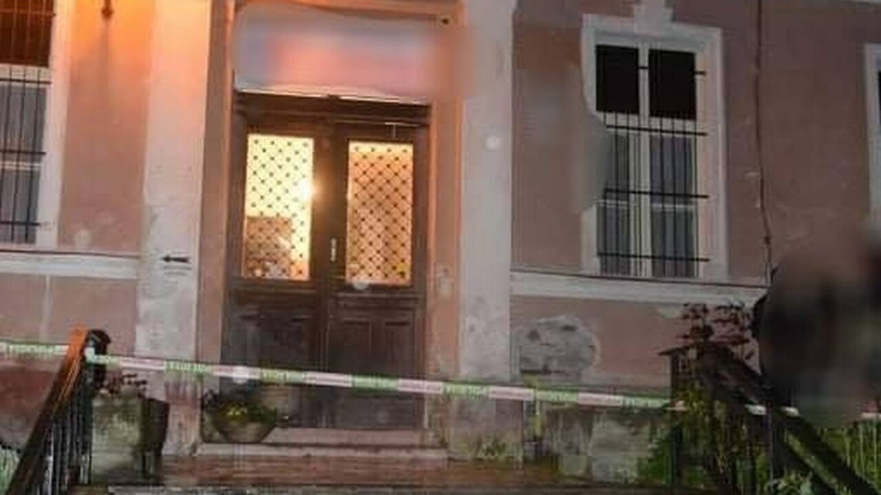 Ženu polial žieravinou, na syna vystrelil. Útočníka už obvinili