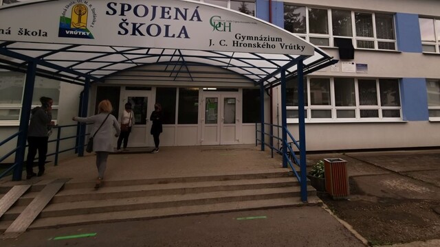 Vyučovanie po útoku pokračuje, škola rieši aj špeciálne opatrenia