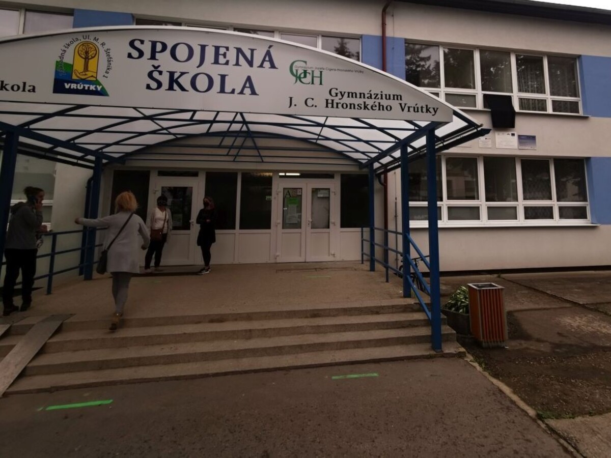 Vyučovanie po útoku pokračuje, škola rieši aj špeciálne opatrenia