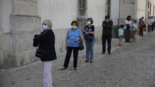 Niektorí sprísňujú, opatrenia opäť zavádza Bulharsko i Portugalsko