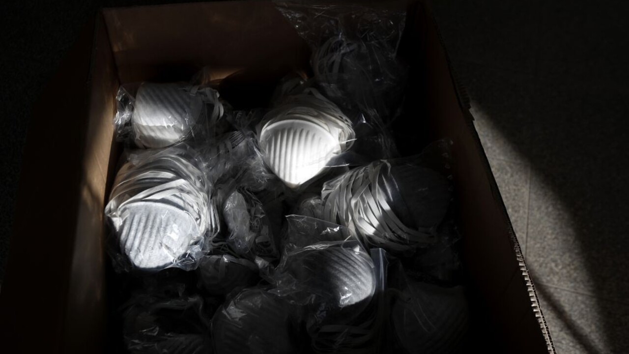 Pri colnej kontrole našli a zaistili falošné filtre do respirátorov