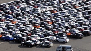 Predajcov áut čaká rekordný prepad, predá sa o štvrtinu menej áut