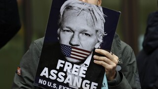 Rozšírili obžalobu voči Assangeovi, mal spolupracovať s hekermi